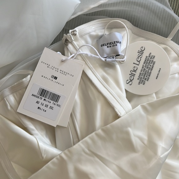 Selfie Leslie white satin midi dress - Picture 4 of 4